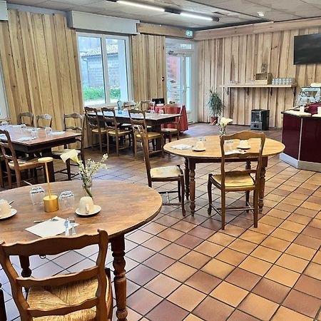 Hotel Platanes - Kb Hotel Group Etauliers Экстерьер фото