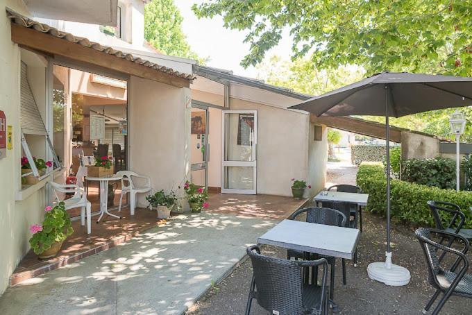 Hotel Platanes - Kb Hotel Group Etauliers Экстерьер фото