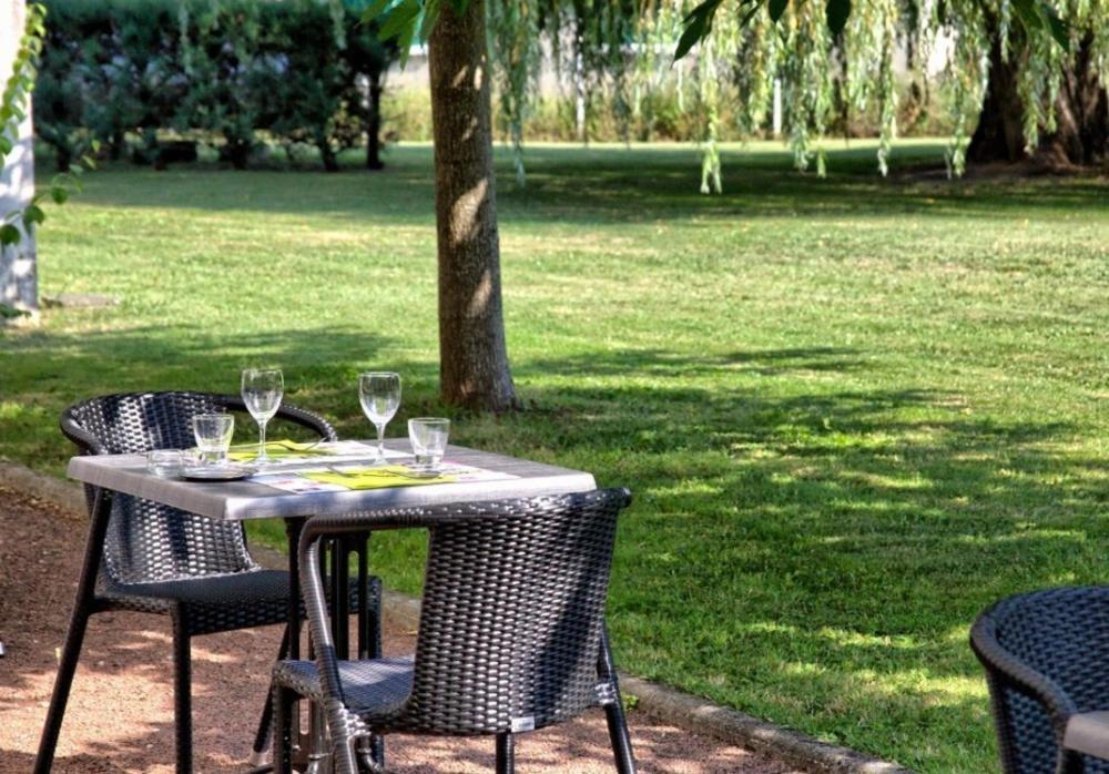 Hotel Platanes - Kb Hotel Group Etauliers Экстерьер фото
