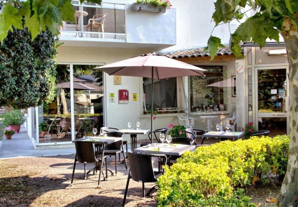 Hotel Platanes - Kb Hotel Group Etauliers Экстерьер фото