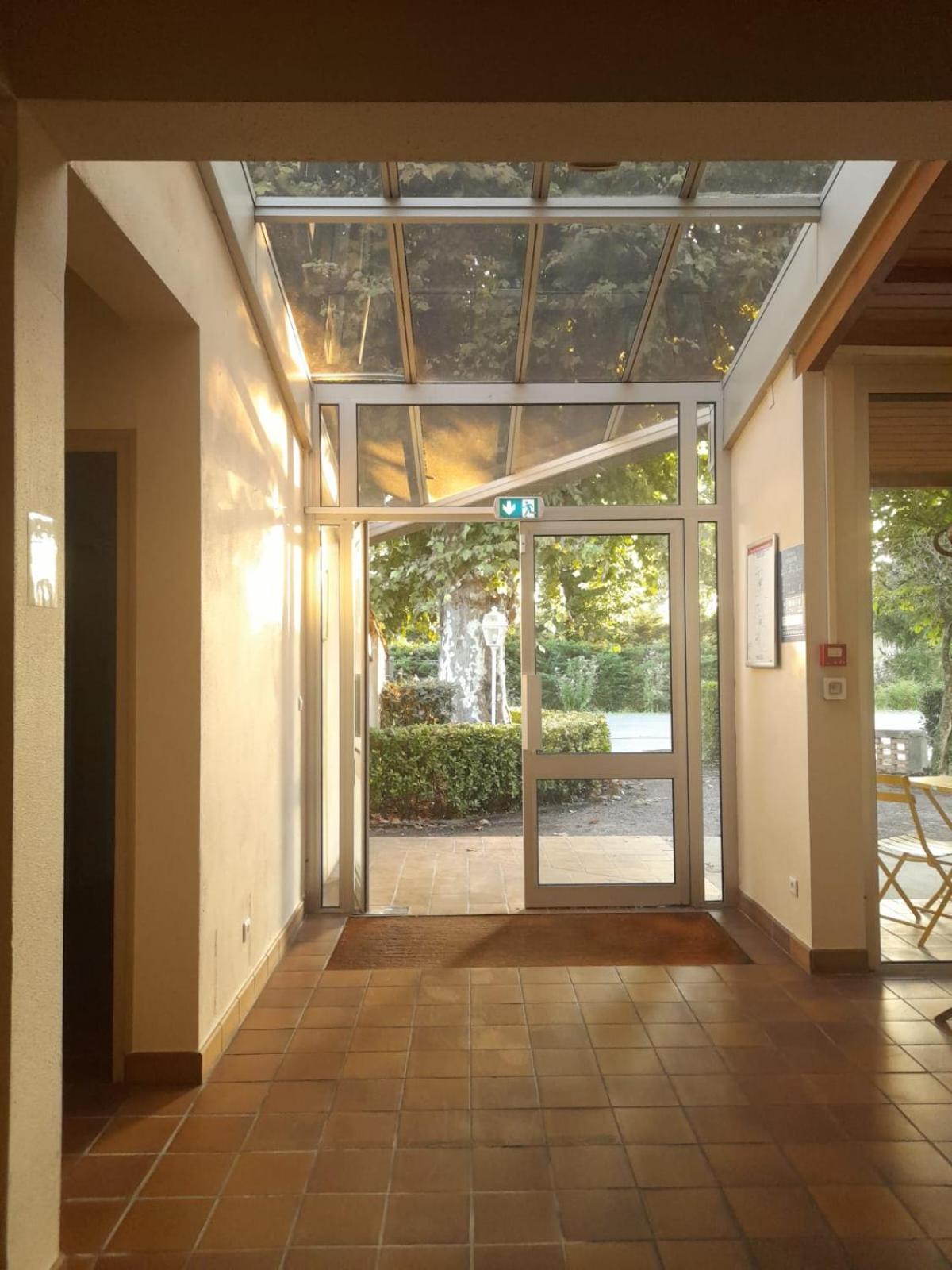 Hotel Platanes - Kb Hotel Group Etauliers Экстерьер фото