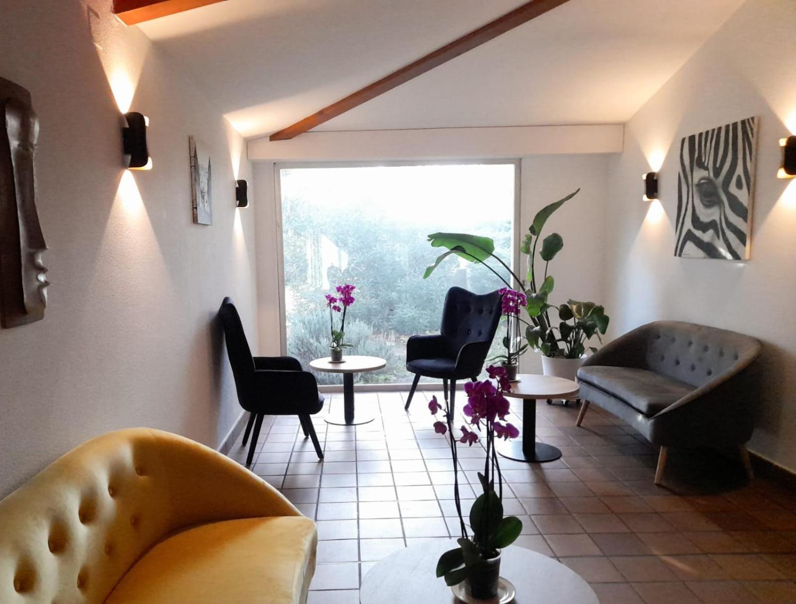 Hotel Platanes - Kb Hotel Group Etauliers Экстерьер фото