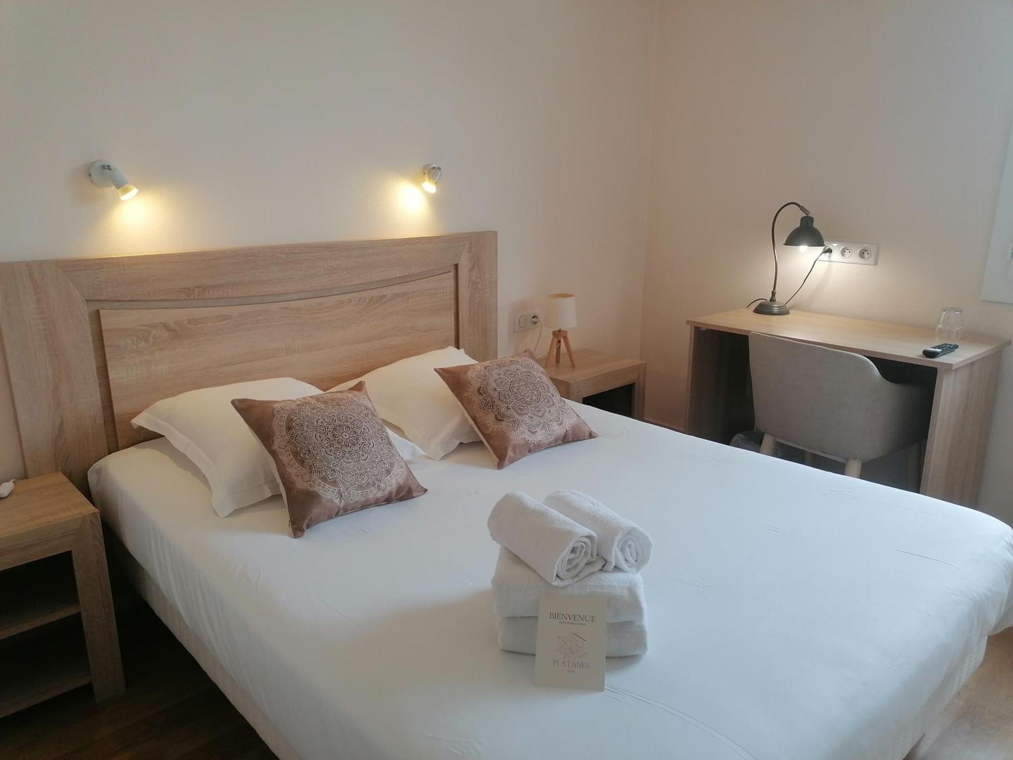Hotel Platanes - Kb Hotel Group Etauliers Экстерьер фото