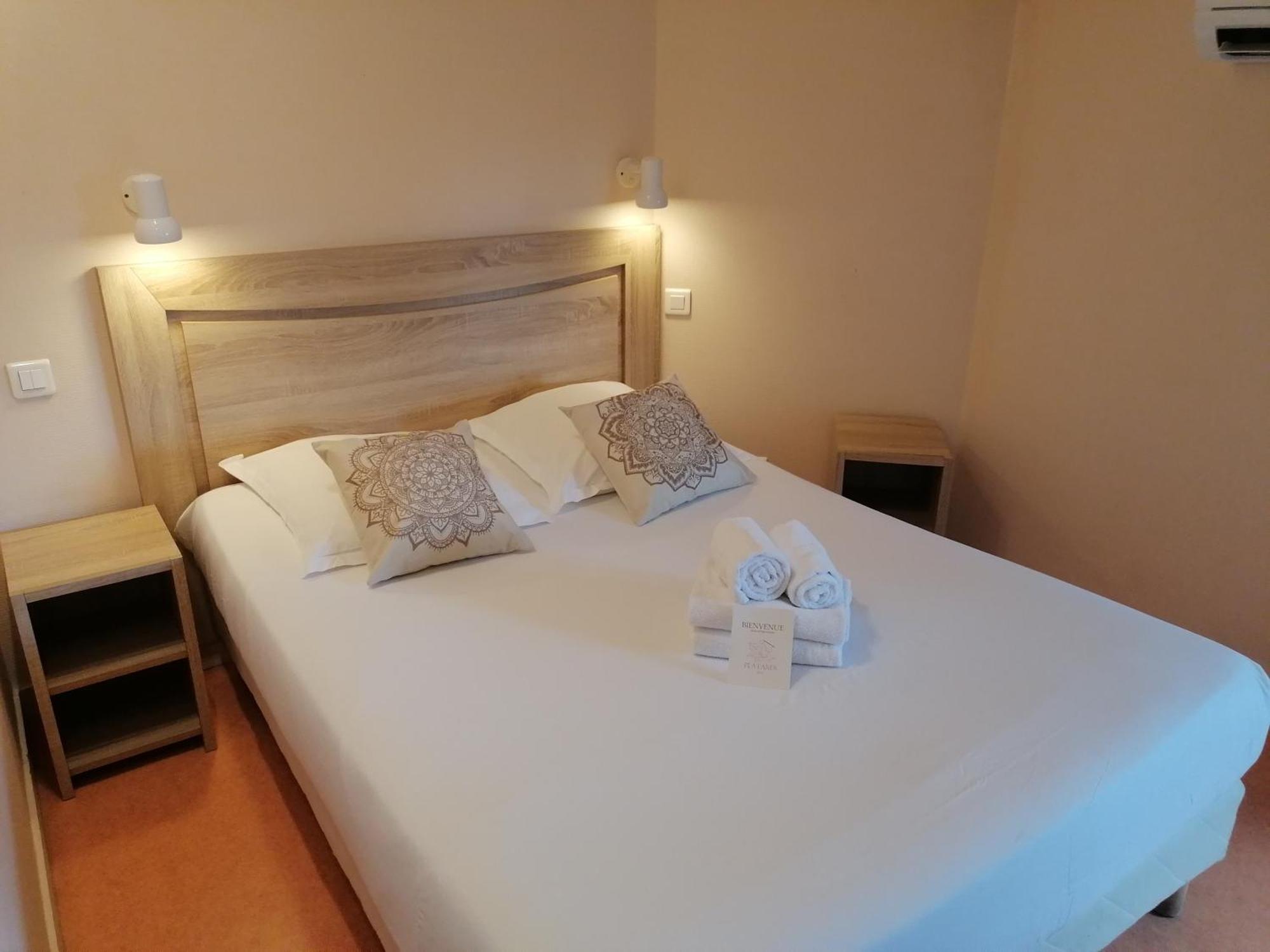 Hotel Platanes - Kb Hotel Group Etauliers Экстерьер фото